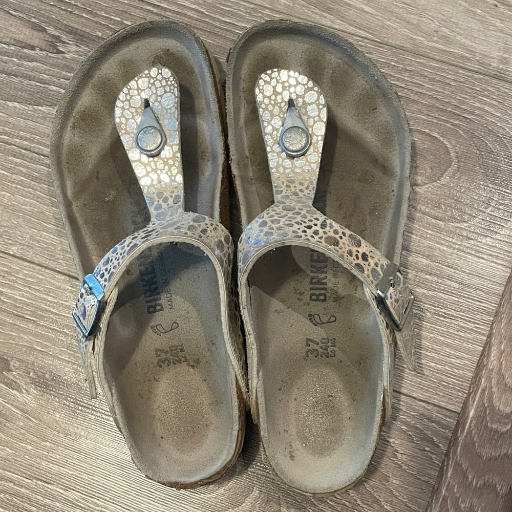 Birkenstock Gizeh Silver Textured Sandals